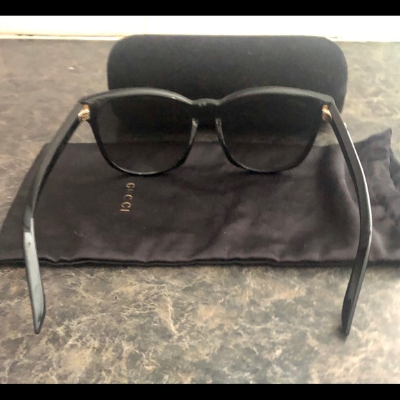 GUCCI SUNGLASSES - Picture 4 of 9